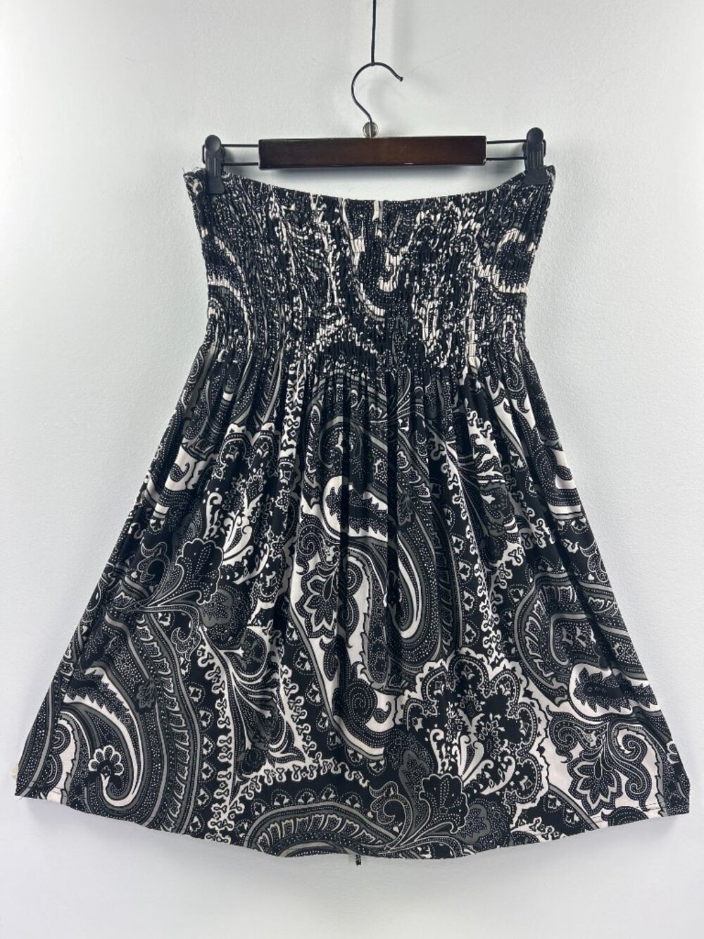 Jennifer Lauren Black & White Halter Paisley Print Smocked Mini Sundress XXL - Picture 2 of 4